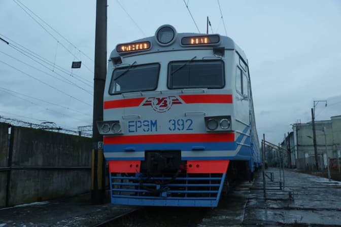 Львівщиною курсуватиме оновлена електричка. Фото