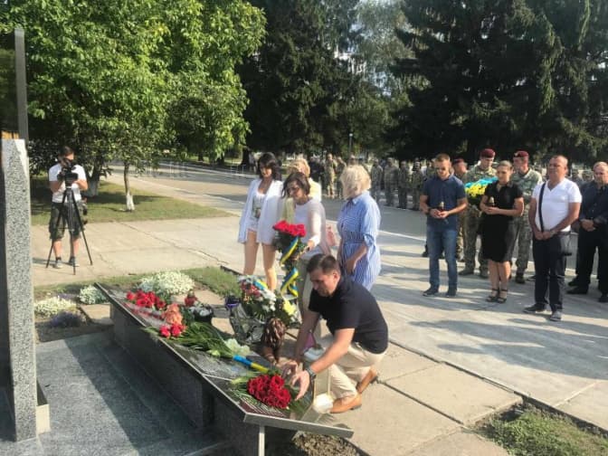 У Львові вшанували полеглих в бою десантників. Фото