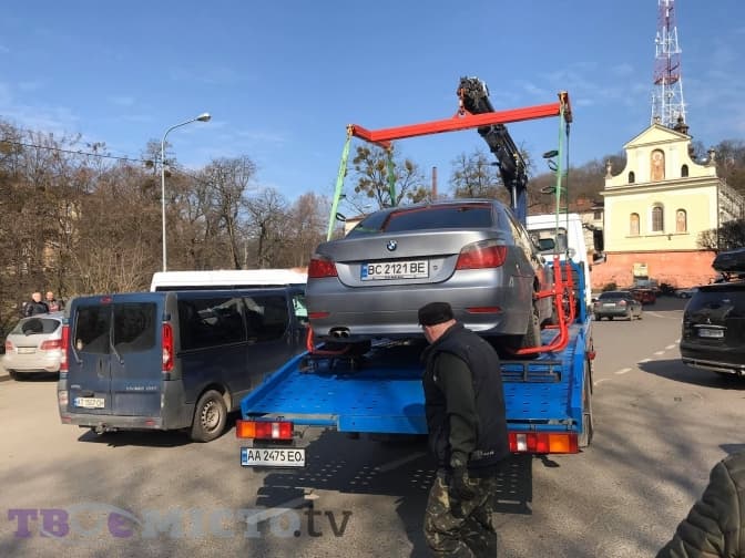 «Передамо на потреби ЗСУ», – Садовий про авто, припарковані у неналежному місці