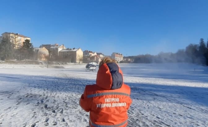 Гелікоптер доправив до лікарні Львова чотирирічну дівчинку із судомами