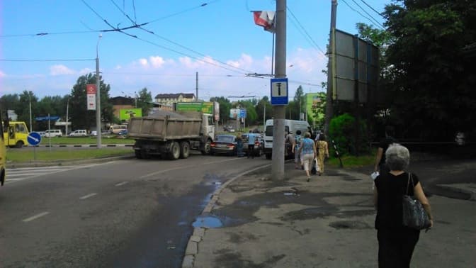 Ситуація на дорогах Львова: на Зеленій масштабна ДТП і затор