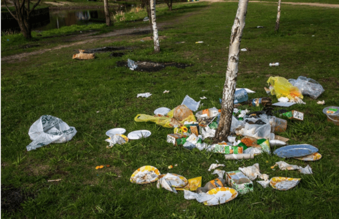 Сміття у парках Львова. Якими є штрафи та хто їх виписує?