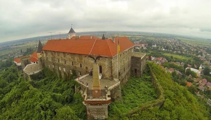 Куди поїхати на вихідні зі Львова: замок «Паланок», який був частиною столиці Трансільванії
