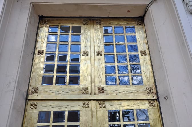 У Львові відновили унікальну браму з латуні. Фото