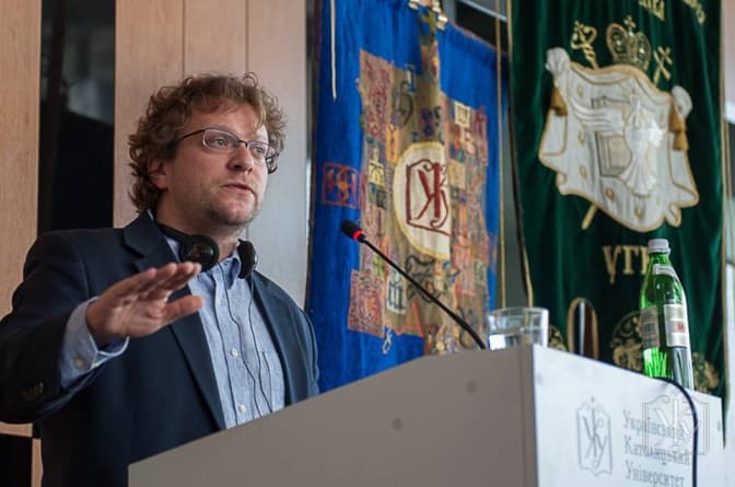 Про унікальність Майдану та повернення до реальності: 8 тез Пітера Померанцева