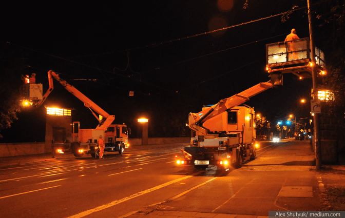 Безпечні дороги: у Львові збирають гроші на маячки для ремонтної техніки. Як долучитися