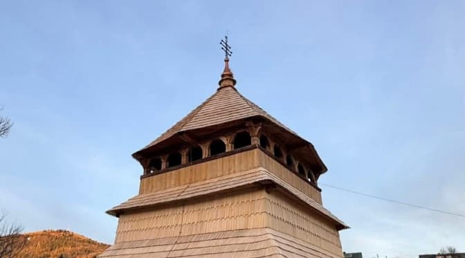 На Львівщині відреставрували давню дерев'яну дзвіницю та розпочали відновлення церкви