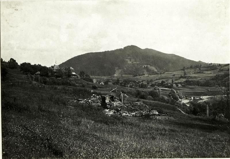 Вид на гору Маківка/ архівне фото Вікіпедії  