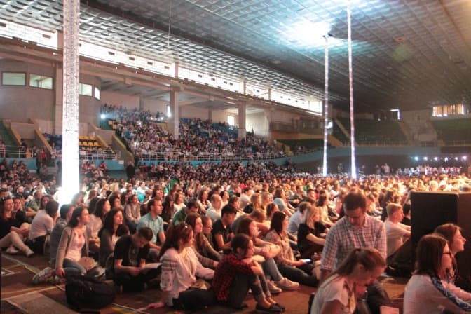 У Львові молилися тисячі паломників Тезе. 7 атмосферних фото