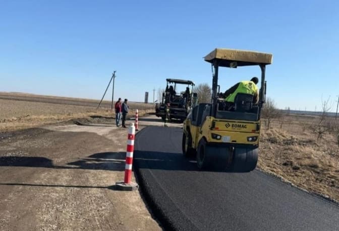 На дорогах Львівщини тривають ремонтні роботи та профілювання доріг: де саме
