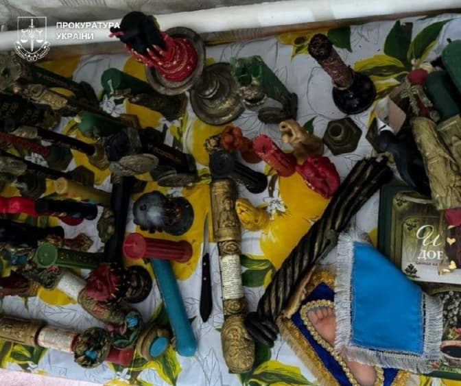 У Києві повідомили про підозру трьом «спадковим ясновидицям», які ошукали родини загиблих військових