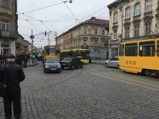 Ситуація на дорогах Львова: затор на Городоцькій через аварію