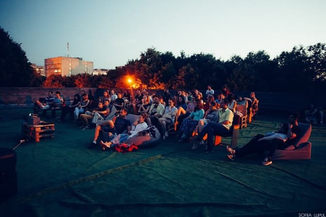 Львів’ян кличуть на перегляд англомовного фільму під зорями