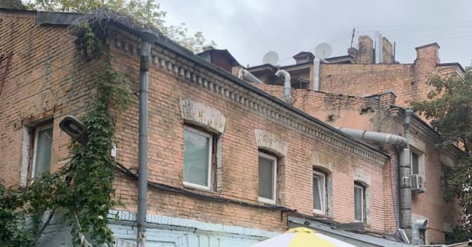 Найстаріший будинок у «Дворику з воронами» на Рейтарській отримає охоронний статус