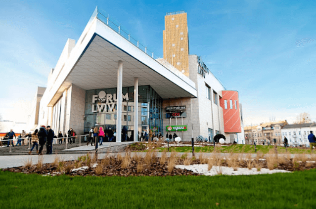 У Львові на вихідних працюватимуть три центри вакцинації. Локації