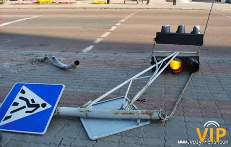 Ситуація на дорогах Львова: на Науковій збили світлофор