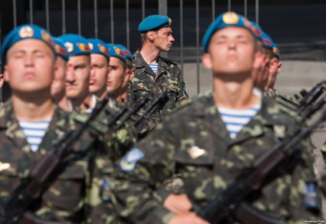 В Україні з'являться електронні військові квитки