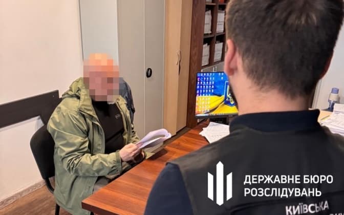 На Київщині ДБР підозрює двох офіцерів у приховуванні факту самогубства військового заради виплати компенсації