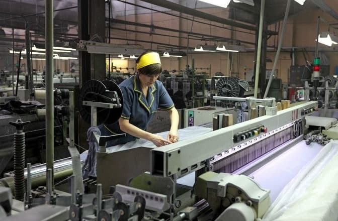 На захід України евакуювали майже 90 підприємств