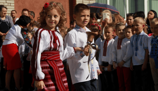 Коли львівські школи відзначатимуть свято першого дзвоника. Розклад, локації