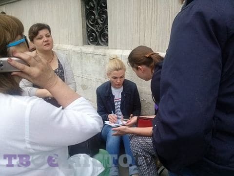 Пікетувальники встановили біля Львівської ОДА намет