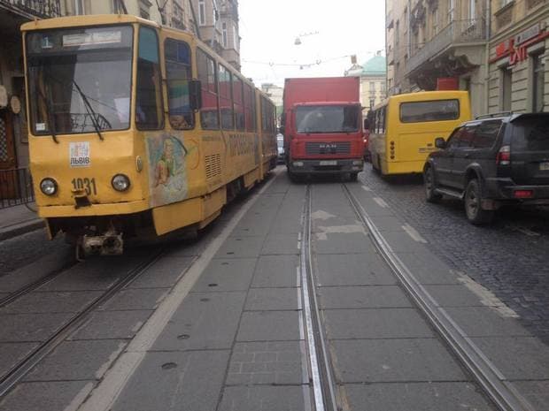 Для зменшення корків на вулиці Франка реорганізують рух транспорту