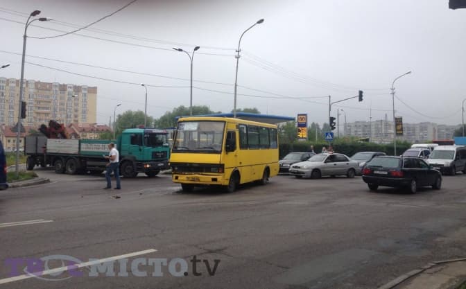 Ситуація на дорогах Львова: на вул. Липинського ускладнено рух. Фото