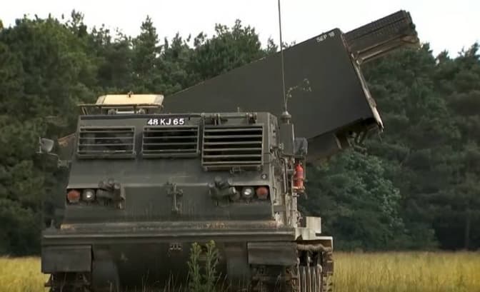 Перші американські реактивні системи MLRS M270 вже прибули в Україну