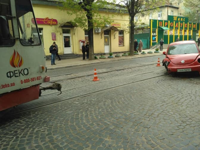 Ситуація на дорогах Львова: на вулиці Шевченка заблоковано рух трамвая