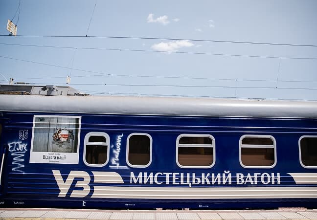 «Мистецький поїзд» прибув до Києва: у вагонах відкрили фотовиставку «Courage of the Nation»