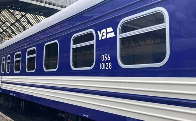 У потязі Львів-Херсон, що потрапив під обстріл, замінили вагони. Він продовжує рух