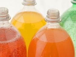 Жінкам шкідливо пити солодку газовану воду