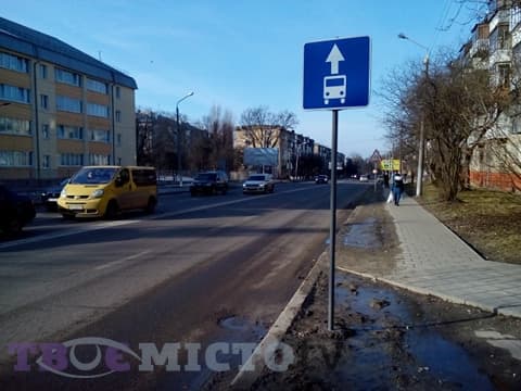 Як на Пасічній працює нова смуга для громадського транспорту. Відео