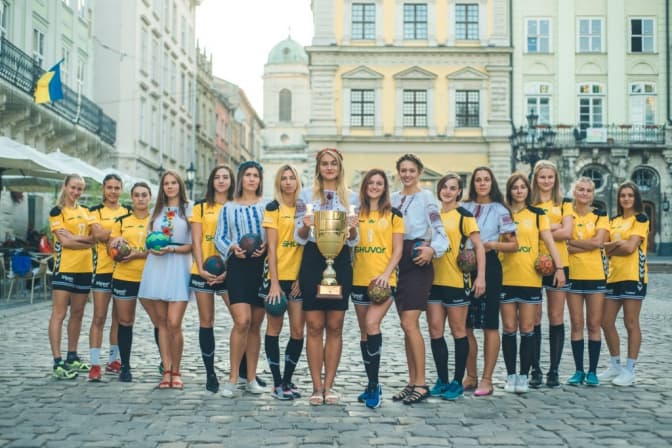 Сьогодні у Львові за Суперкубок змагатимуться львівські та херсонські гандболістки