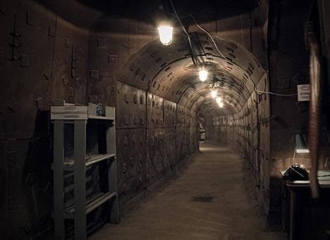 У Львові підприємець переоформив на себе бомбосховище