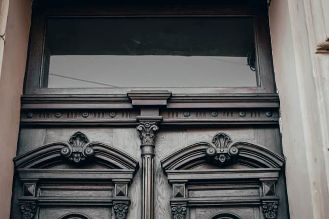 У Львові відновили ще одну історичну браму. Фото до і після