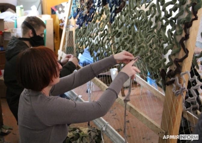 Львів’ян просять допомогти закупити тканину для маскувальних сіток на фронт