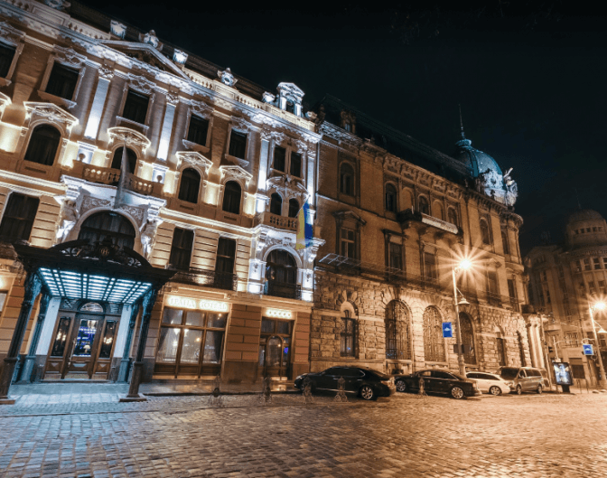 Петиція за ліквідацію парковки біля «Гранд Готелю» набрала необхідну кількість голосів