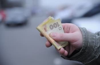 Гривня може обвалитись через півроку