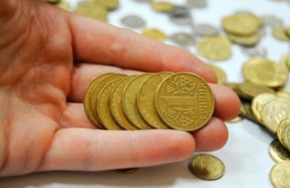 Як зміняться зарплати та пенсії українців упродовж року
