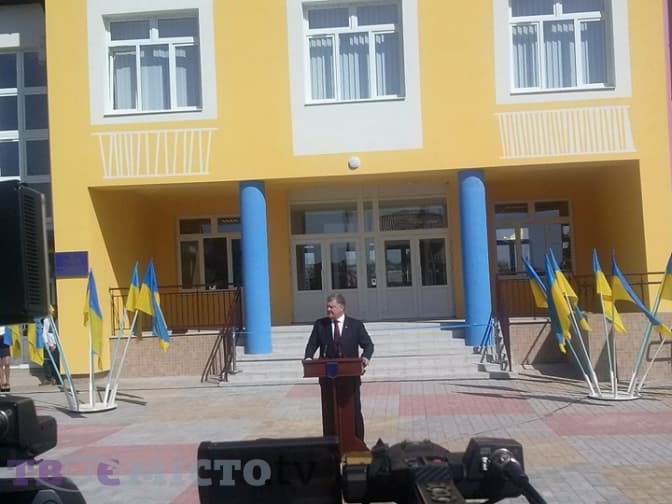 Біля Львова відкрили школу, яку будували 30 років