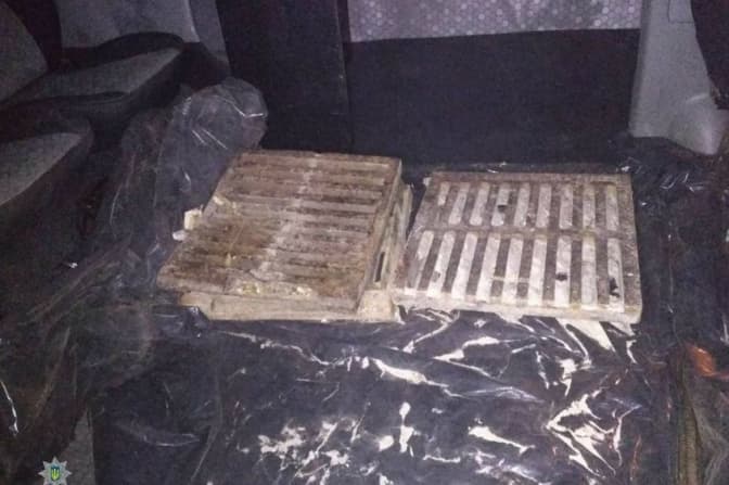 У Львові затримали крадіїв дощоприймачів