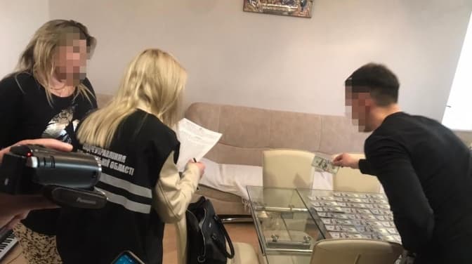 Львівську лікарку затримали на хабарі за оформлення інвалідності учаснику АТО