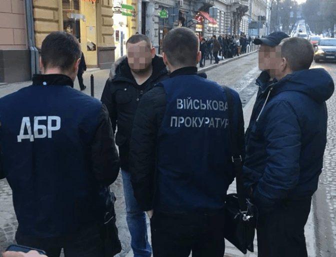 У Львові СБУ викрила на хабарі посадовця міграційної служби. Фото