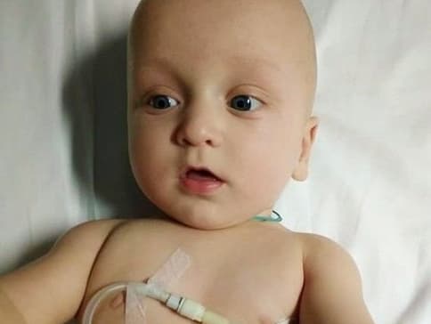 Львів'ян просять допомогти важко хворому немовляті