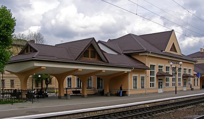 У Львові потяги будуть зупинятися на станції Підзамче