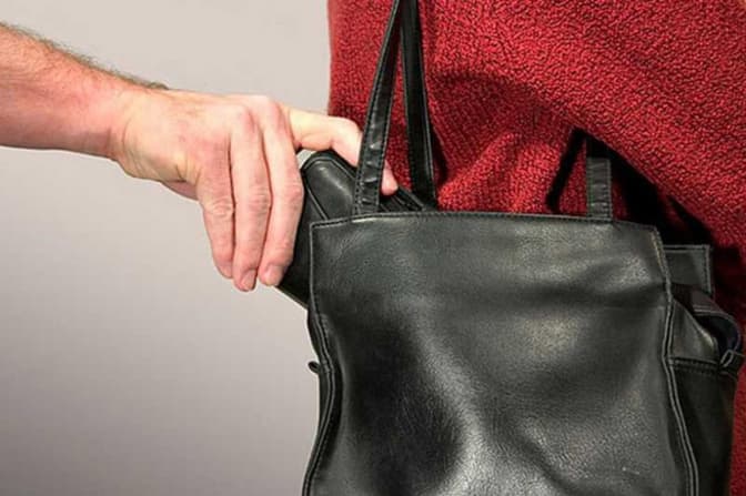 У Львові розшукують чоловіка за крадіжку. Фото