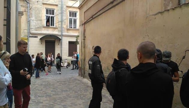 На Форумі видавців у Львові Правий сектор зірвав презентацію книги