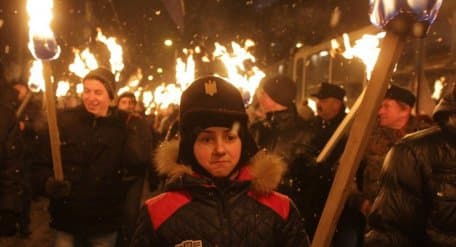 Фото дня: у Львові вшанували Степана Бандеру смолоскипною ходою