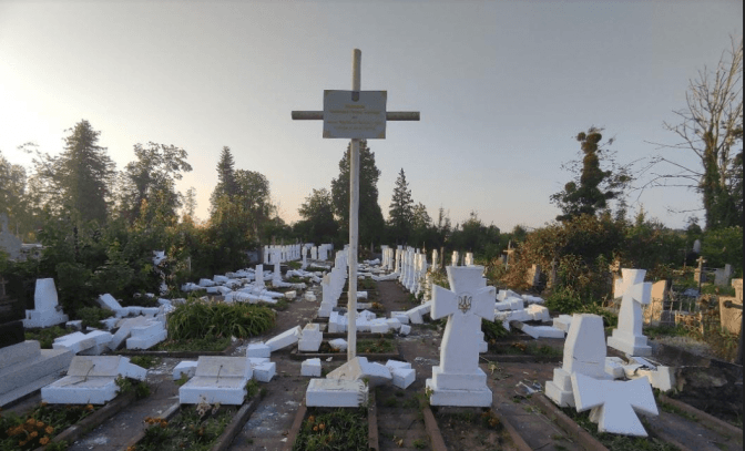 Хлопець, який розбив хрести на могилах Січових стрільців, був під наркотиками